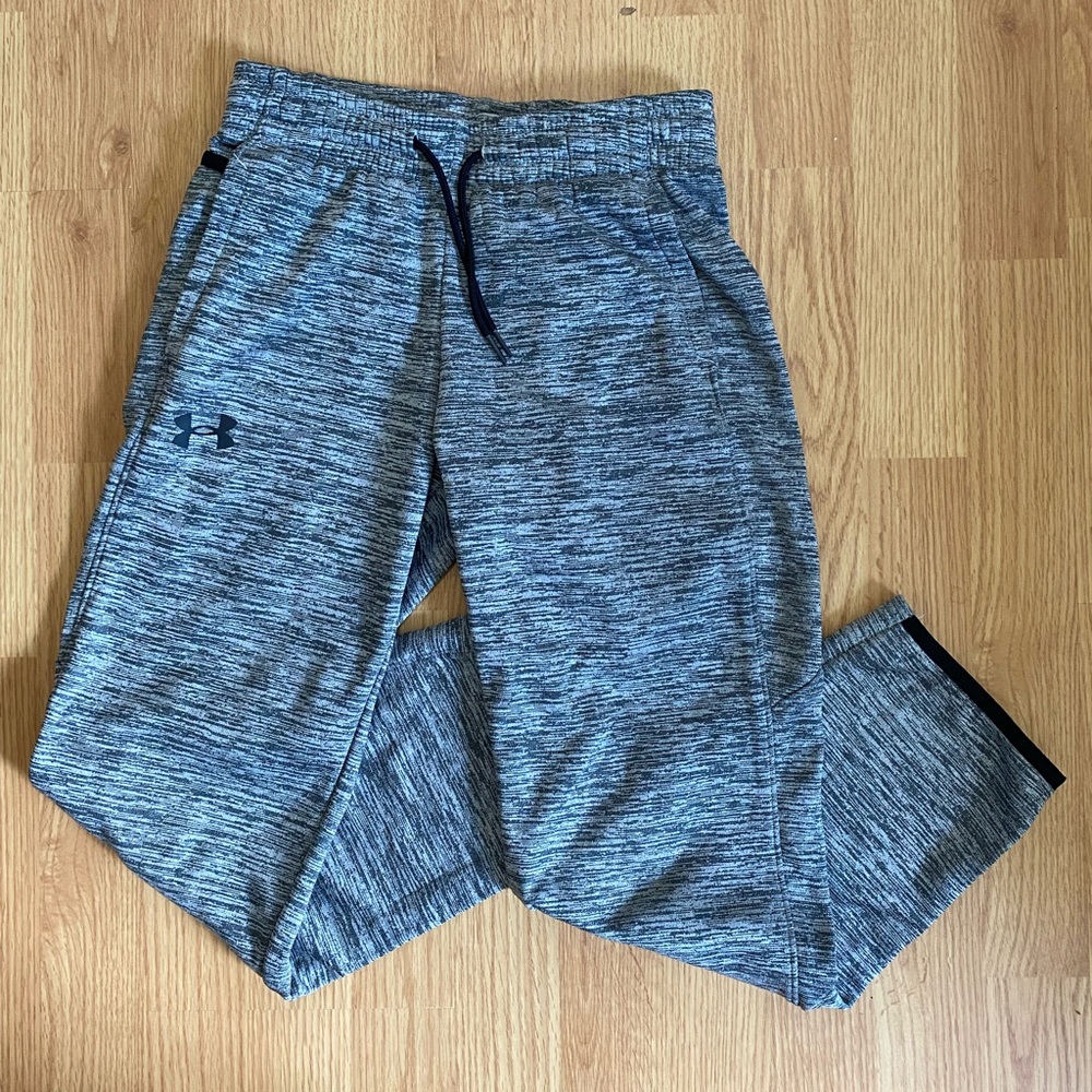 Youth Under Armour Coldgear gray sweat pants. Youth Medium.